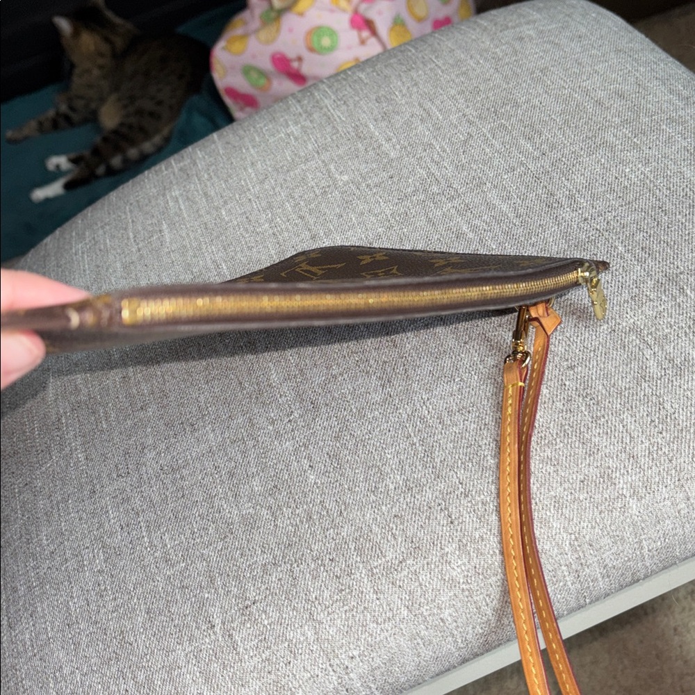 Louis Vuitton pouch - Picture 12 of 12